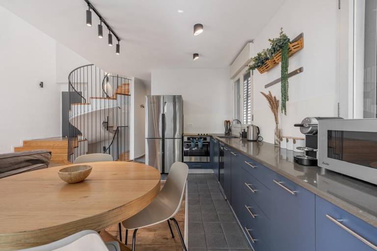 Holiday apartment with yard | Near Neve Tzedek — photo 4