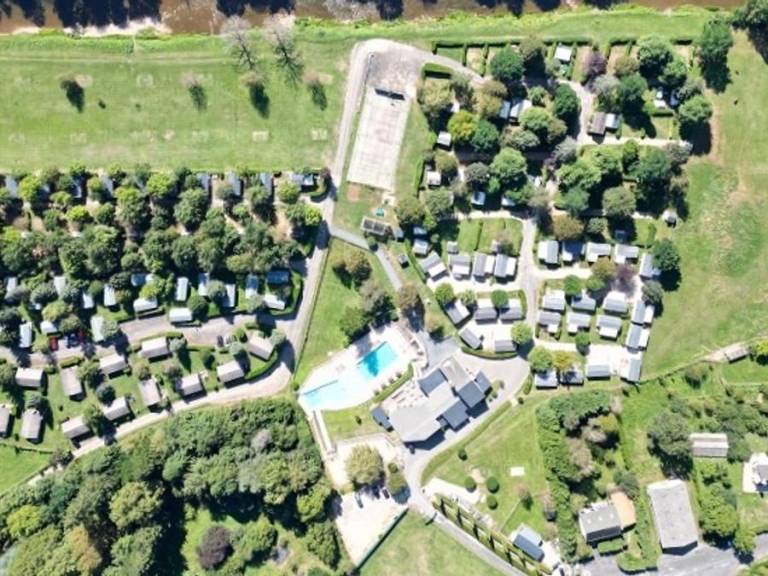 Family-oriented wonderful mobile home with heated pool & patio | Pets are welcome — photo 3