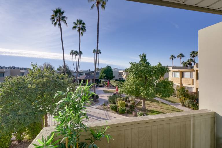 Walk to Everything! Pet-Friendly Old Town Condo — photo 3