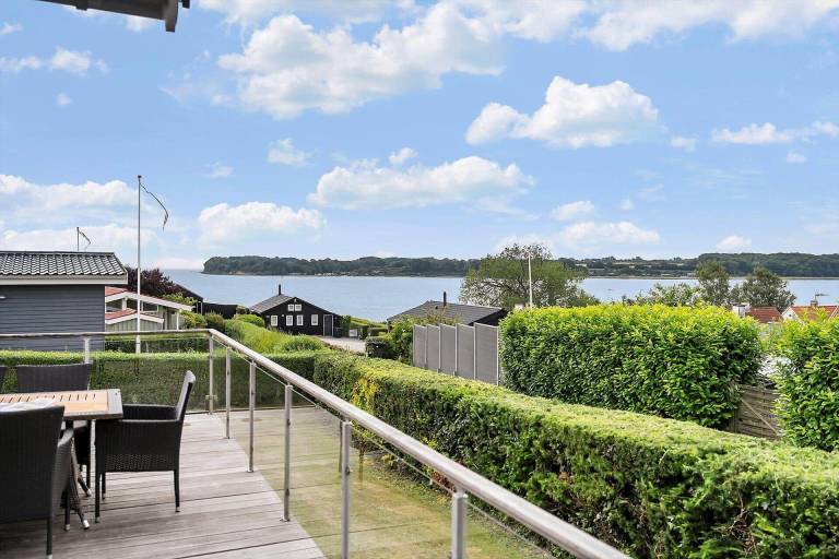Fully equipped house with barbecue, patio & yard | Sea view | Close to the beach | Pet-friendly — photo 3