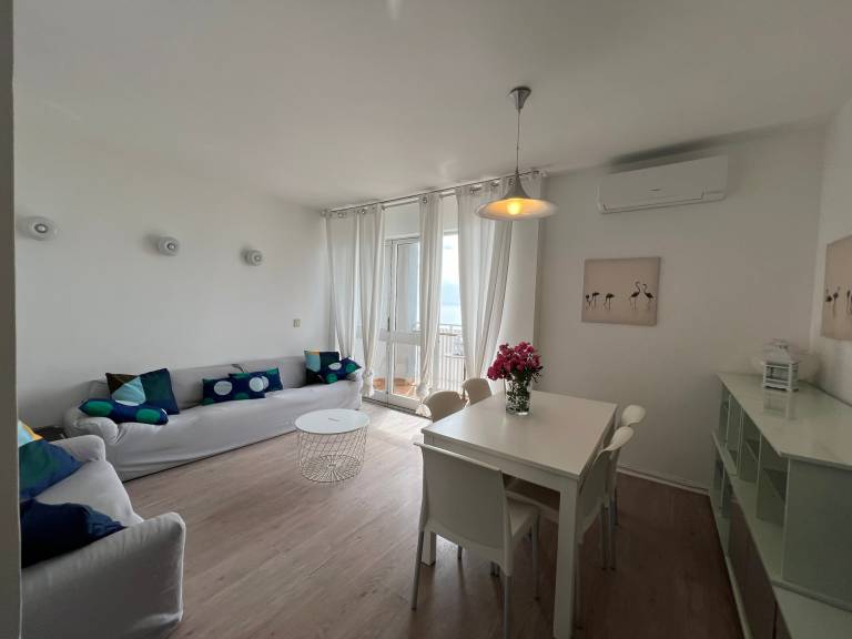 Rental apartment with patio & garden | Sea view — photo 2