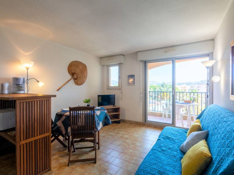 Holiday apartment with patio & pool | Next to the beach | Dogs allowed — photo 4