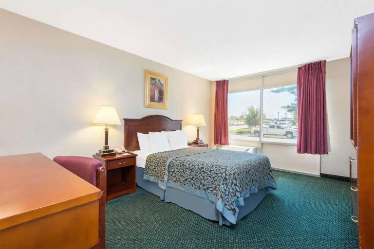 Sky Palace Inn and Suites Wichita East — photo 2