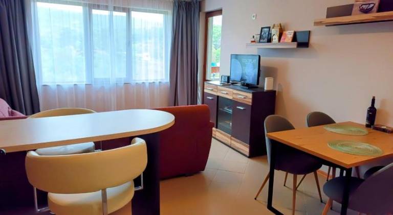 Holiday apartment with private pool, yard & patio | Perfect for remote work — photo 4
