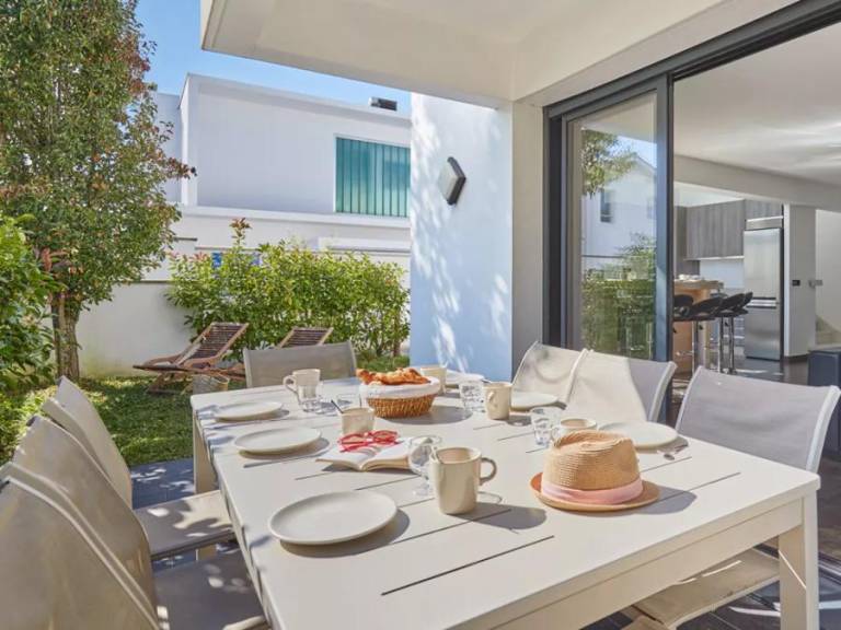 Charming villa with patio & heated pool | Pet-friendly — photo 5