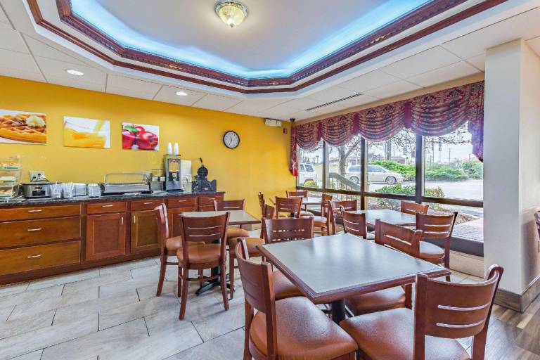 Quality Inn Goodlettsville — photo 5