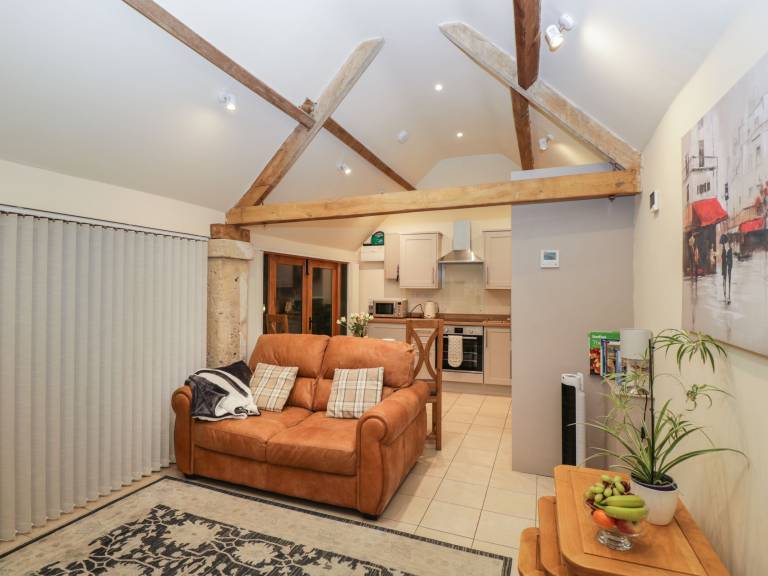 Family-oriented cottage with yard | Pets are welcome — photo 2