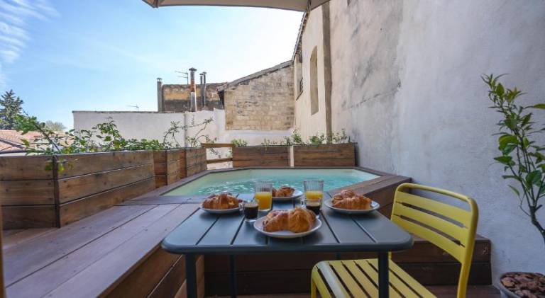 Rental apartment with heated pool & terrace | Near Popes' Palace — photo 3