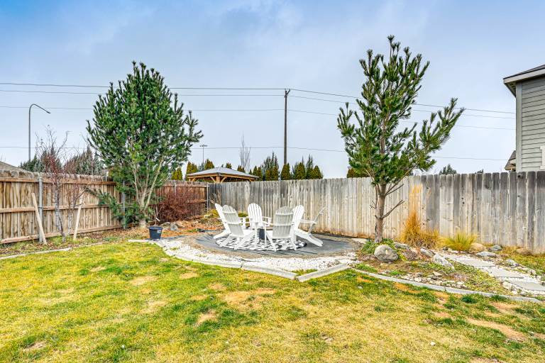 Fenced Yard & Fire Pit! Kennewick Family Retreat — photo 3
