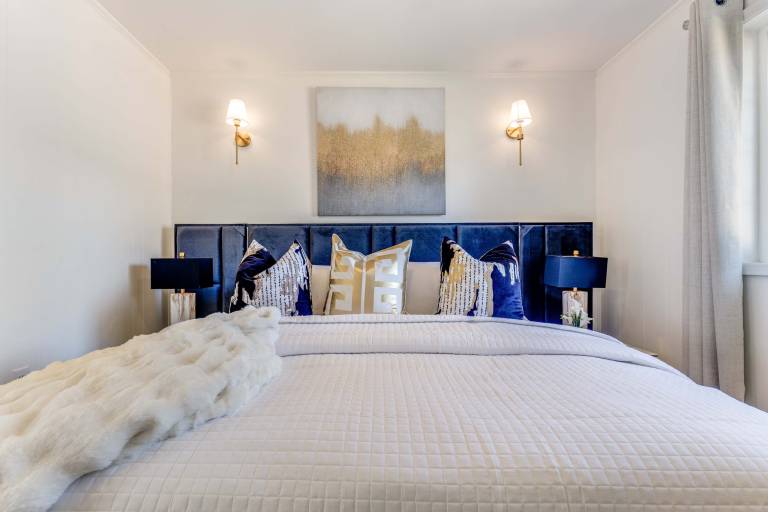 Luxury-Cozy 2BR Apartments Near SFA — photo 2