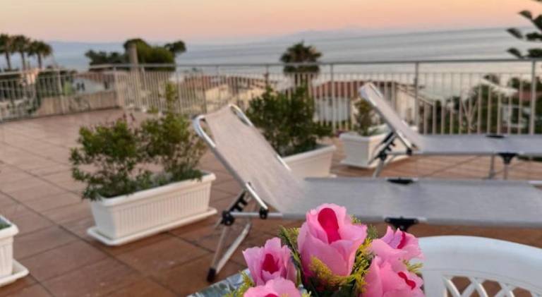 Wonderful holiday apartment with garden, patio & private pool | Next to the beach | Dogs allowed — photo 3