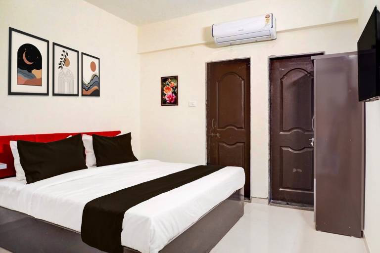 Super Collection O Uptown Hinjewadi