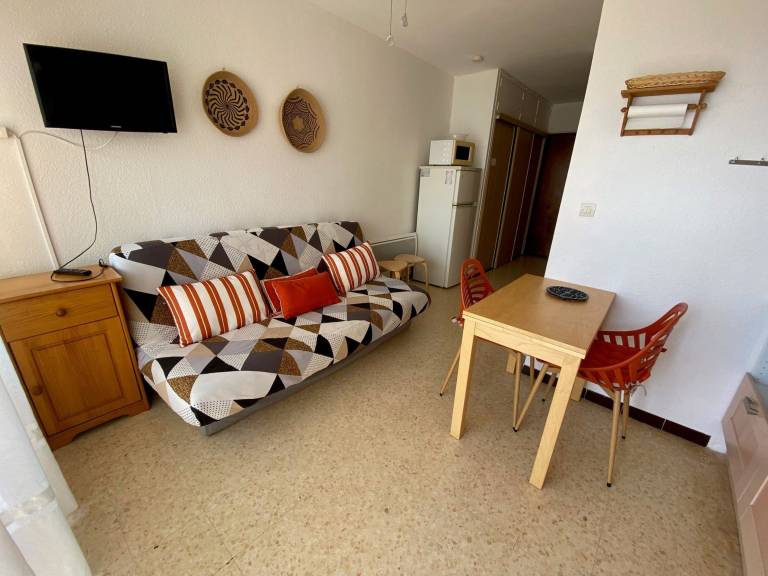 Cozy apartment near Thermes with balcony, pets allowed — photo 2