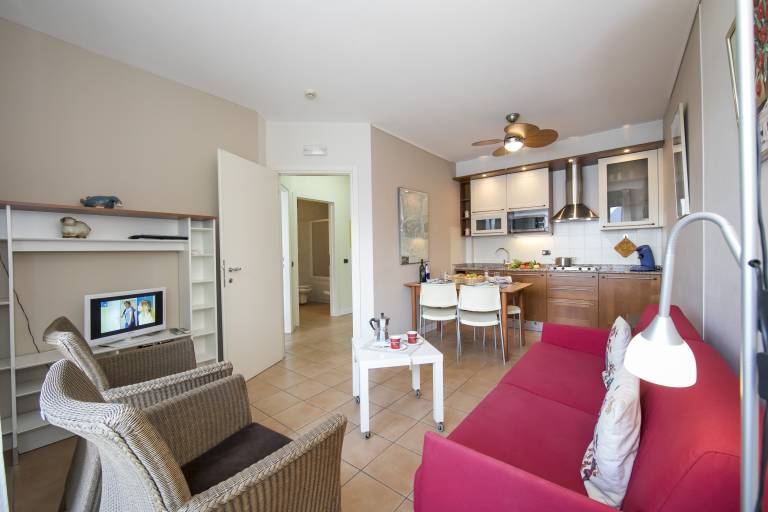 Holiday apartment with patio | Lake view — photo 3