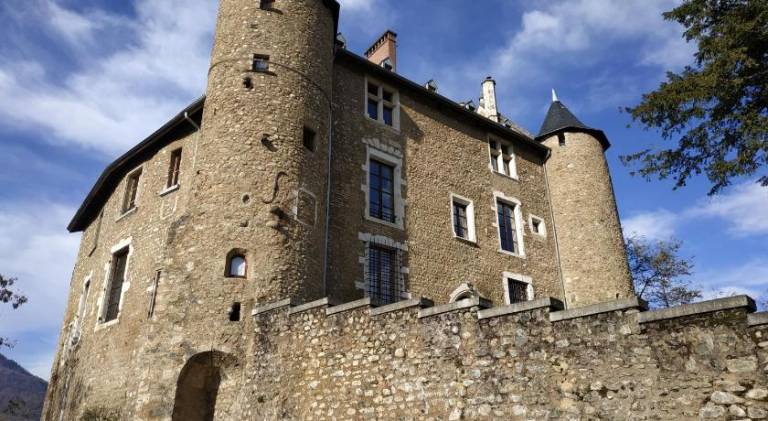 Apartment with 1 room for 7 persons in Gieres