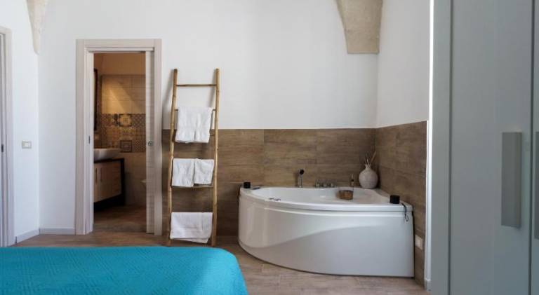 Rental apartment with jacuzzi — photo 2