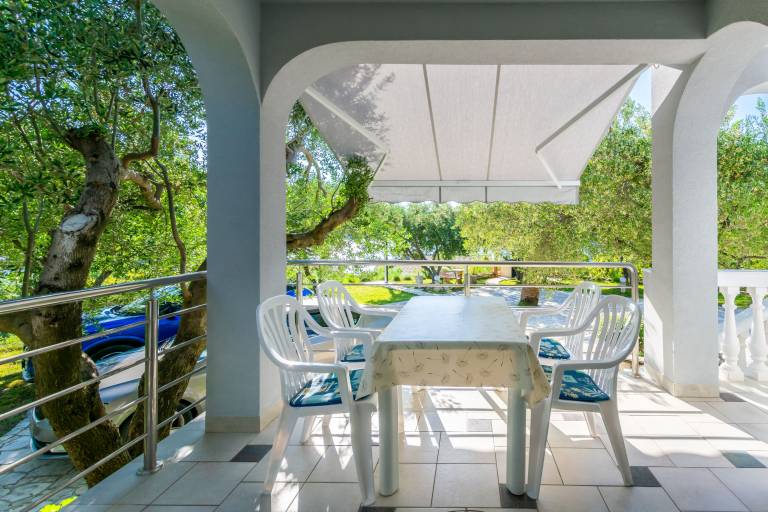 Holiday apartment with BBQ | Sea view | Dogs allowed in Rab