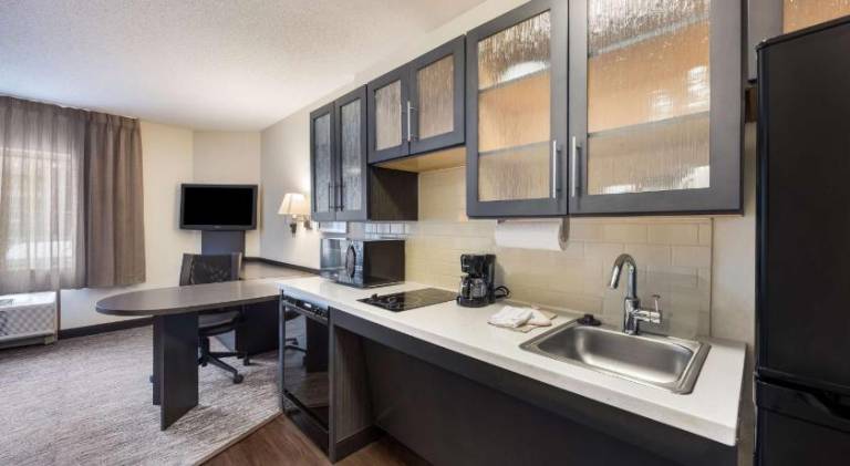 Sonesta Simply Suites St Louis Earth City in Earth City, MO