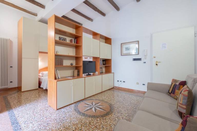 Apartment with Terrace — photo 5
