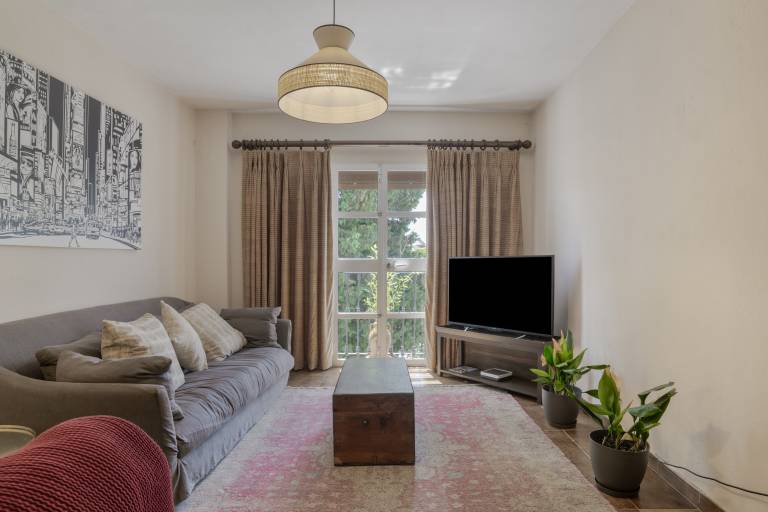 Fully equipped vacation home with fast internet, barbeque & patio | City view | Dogs allowed — photo 4