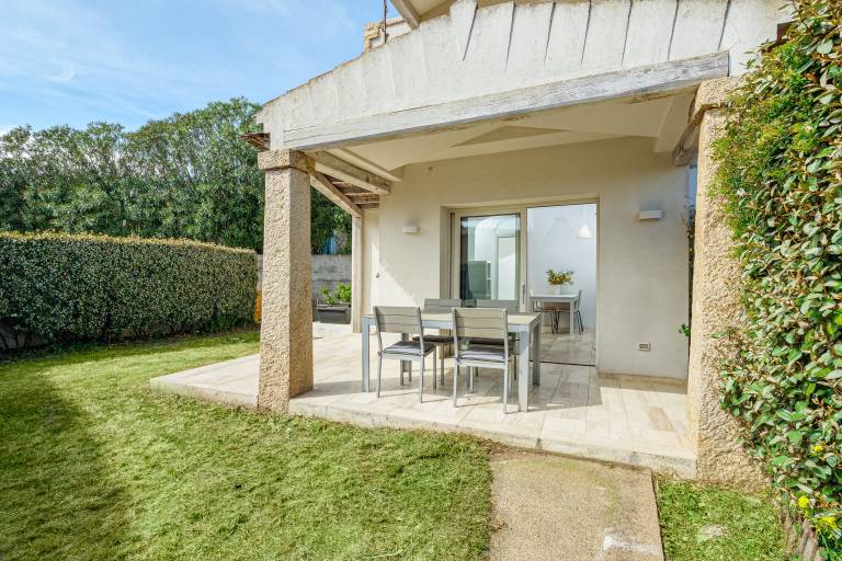 "Villetta Pellicano" near Beach with Private Terrace & Wi-Fi in Olbia
