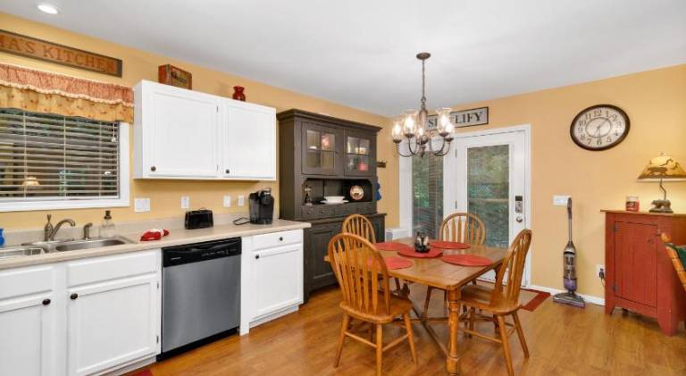Vacation home with jacuzzi | Pets allowed — photo 2