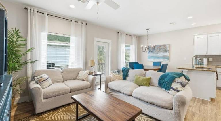 Fully equipped beautiful vacation home with barbeque & pool | Pets allowed — photo 2