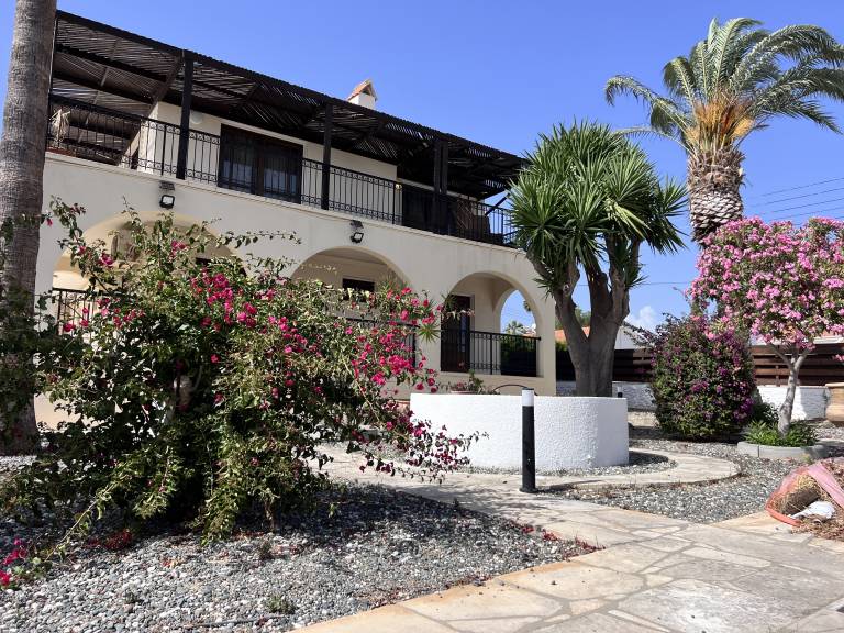 Family-friendly charming villa with private pool & patio | Garden view | Pet-friendly in Limassol