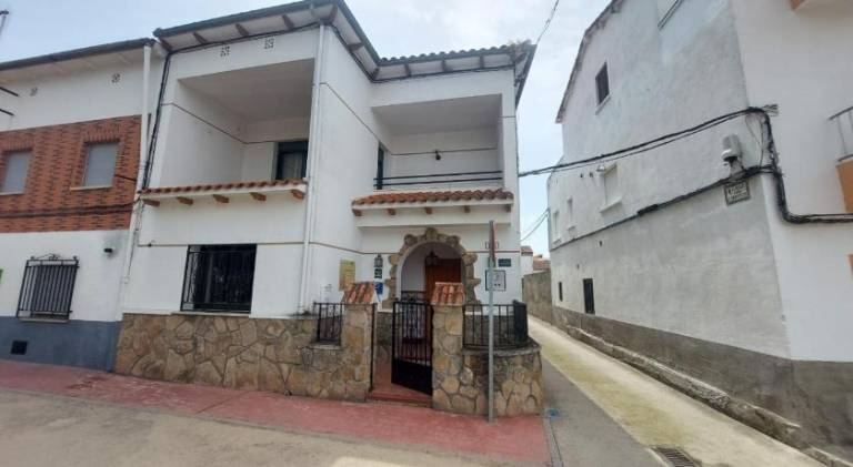 Beautiful vacation home with jacuzzi, yard & terrace | Pets are welcome in Cáceres