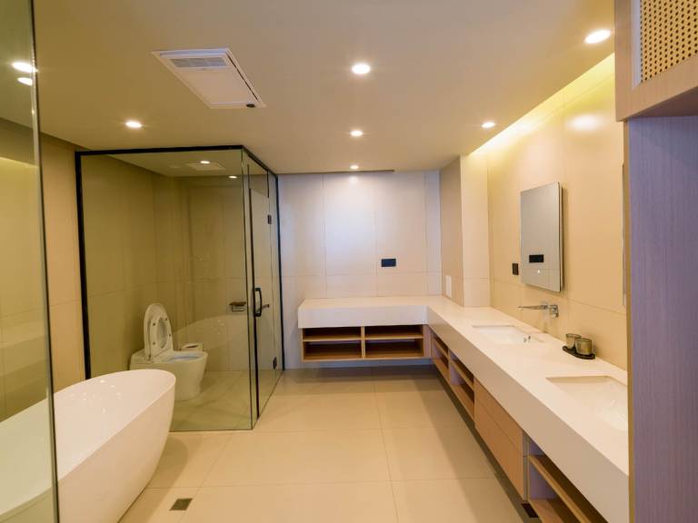 Villa with hot tub & garden | Perfect for remote work | Dogs allowed — photo 3