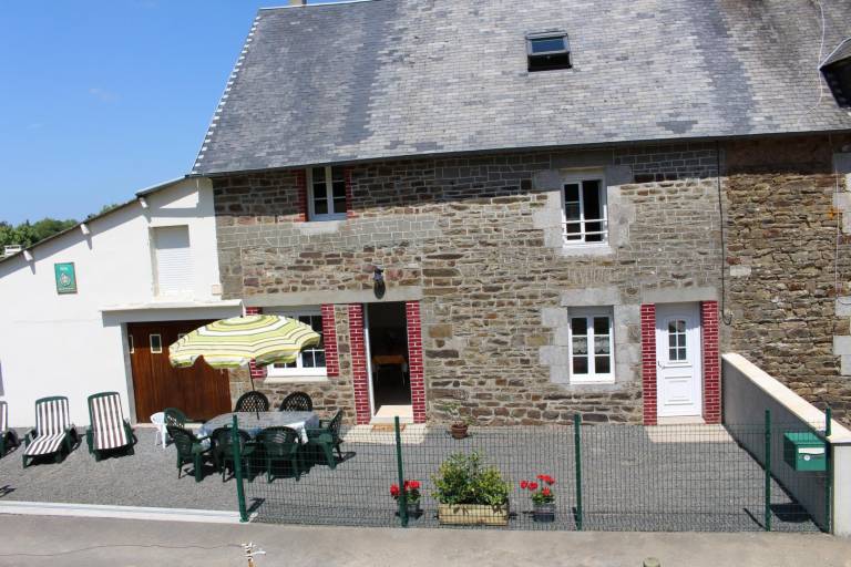 Gite with yard & BBQ | Pets allowed in Coutances