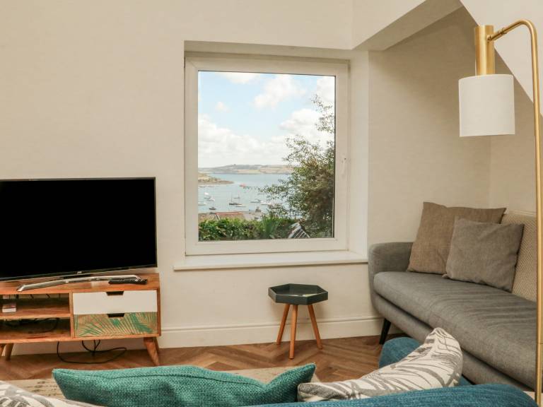Child-friendly pleasant cottage with yard | Beach view | Pets allowed — photo 3