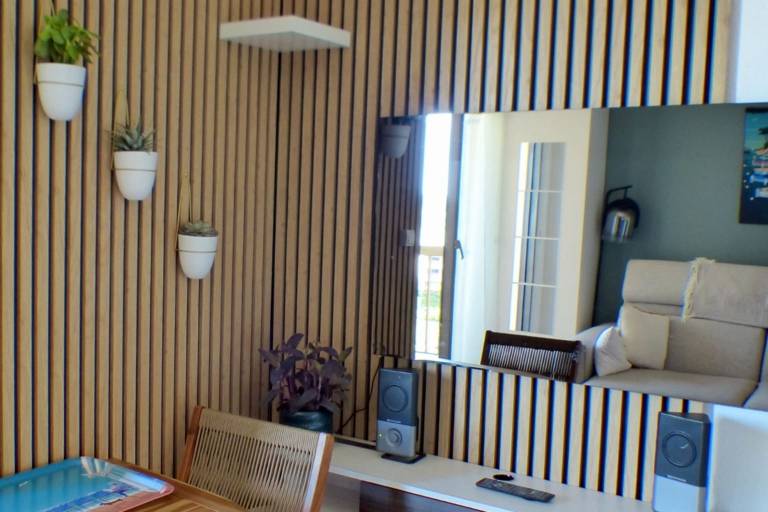 Holiday apartment with pool & terrace in Toulon