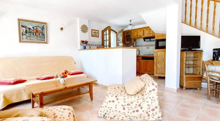House with terrace & yard | Pets are welcome — photo 2