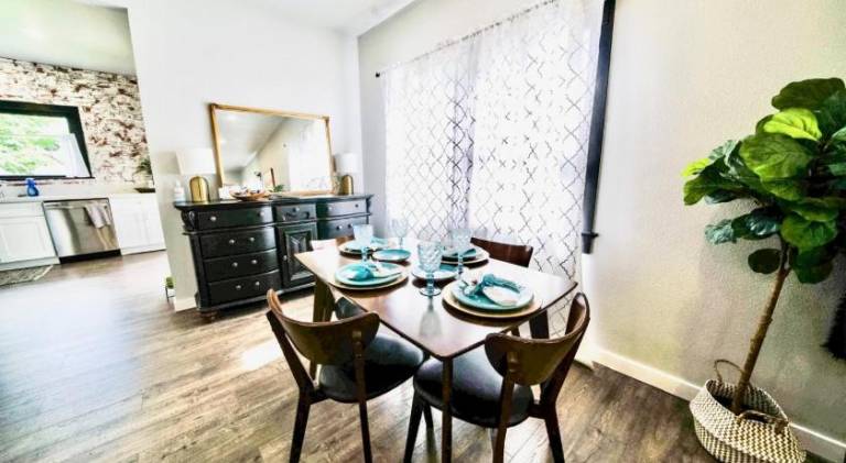Ample vacation home | Pet-friendly — photo 2