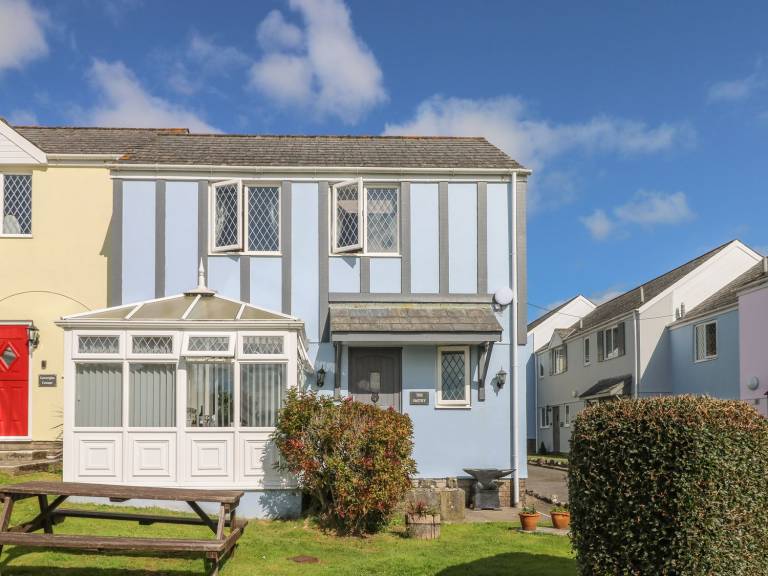 Child-friendly cottage with pool, barbeque & garden | Pets allowed — photo 2