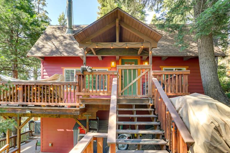 3 Mi to Lake Arrowhead Village: Dog-Friendly Cabin — photo 3