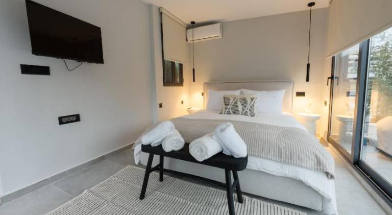Apartment with patio & jacuzzi — photo 2