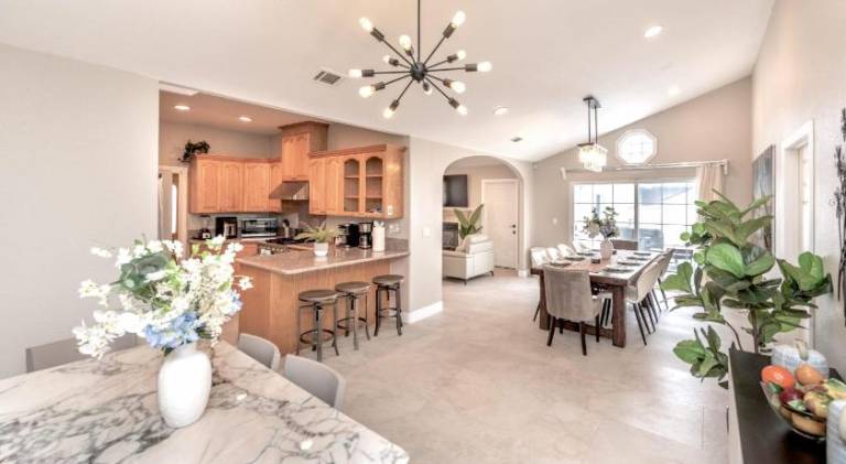 Fully equipped charming vacation home with yard & barbeque | Perfect for remote work | Pets allowed — photo 4