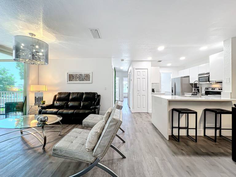 Children-friendly condo with private pool & patio | Pets are welcome — photo 5