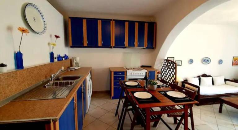 Holiday apartment with patio — photo 4