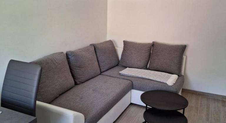 Rental apartment with patio — photo 3
