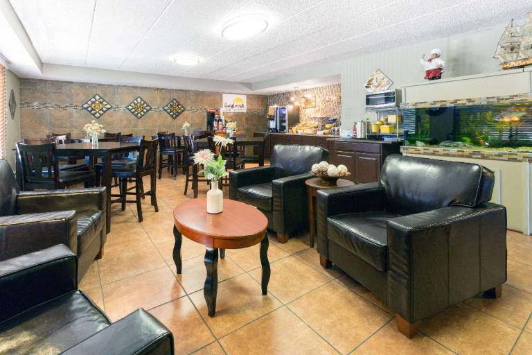 Days Inn by Wyndham Fort Collins — photo 3