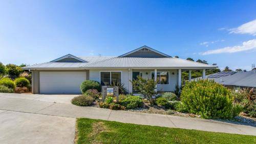 House Lake Tyers Beach