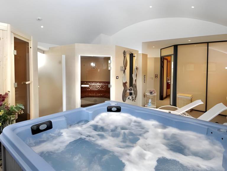 Chateau des Monthairons Hotel Restaurant GastroMaison Spa privatif — photo 3