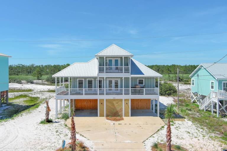 Gulf Getaway Pet-Friendly Short Walk to Beach & Private Pool in Al