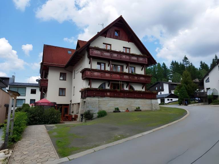 Vacation home with grill & garden in Harrachov