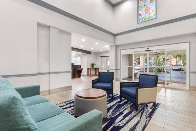 Comfort Suites Near Universal Orlando Resort — photo 3