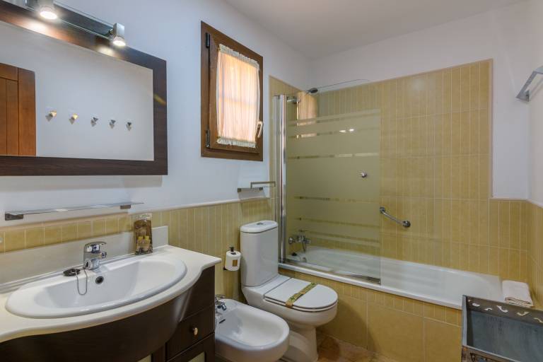 Family-oriented rental apartment with garden, patio & pool | Beach nearby | Dogs allowed — photo 4