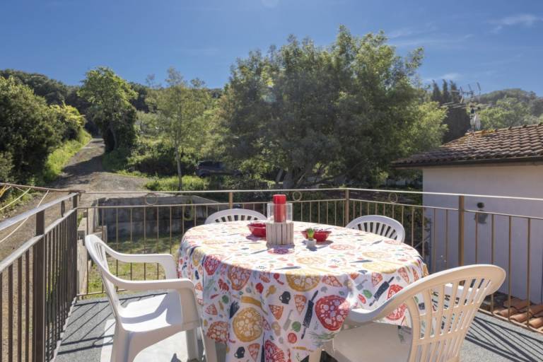 Holiday apartment with patio, yard & barbeque — photo 4